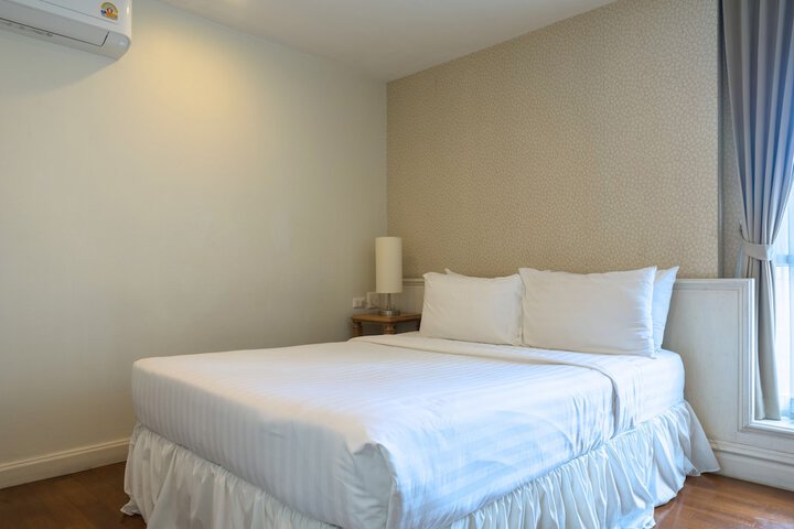 Room 15 of 142