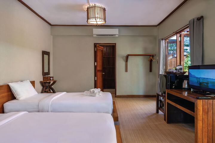 Room 18 of 77