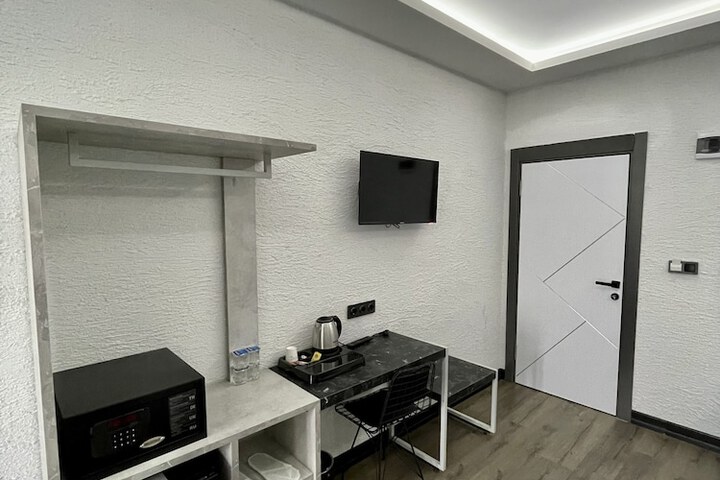 Room 27 of 60