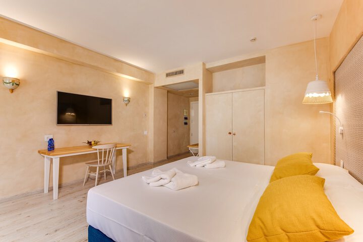 Room 17 of 135