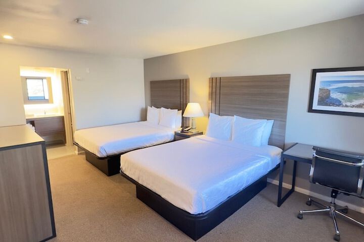 1 Queen Bed (15 of 16)