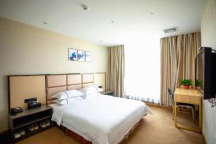 Room 18 of 19