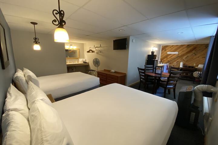 Room 27 of 108