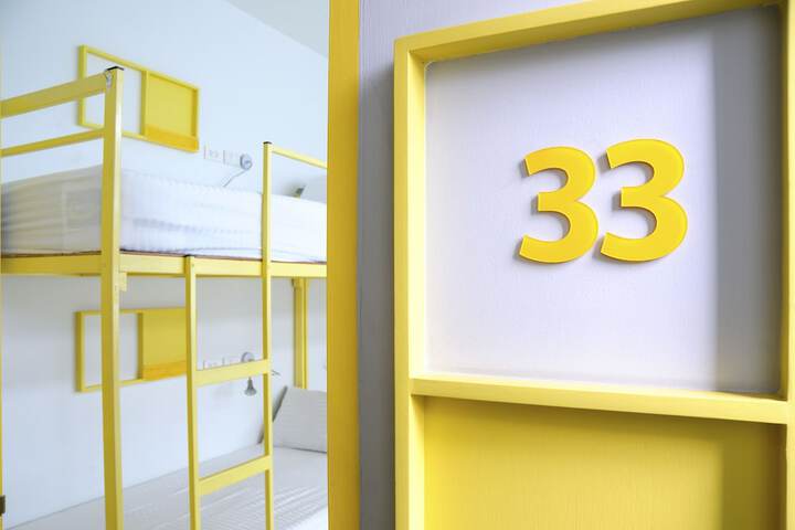 Room 11 of 48