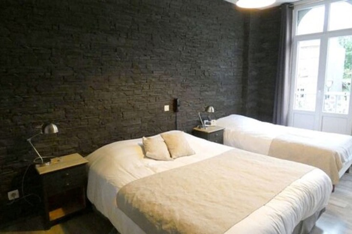 Room 10 of 28