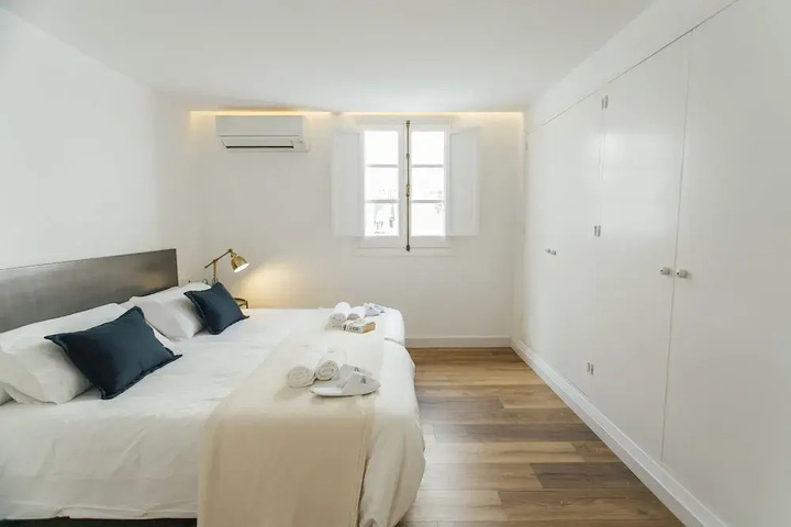 Room 2 of 9