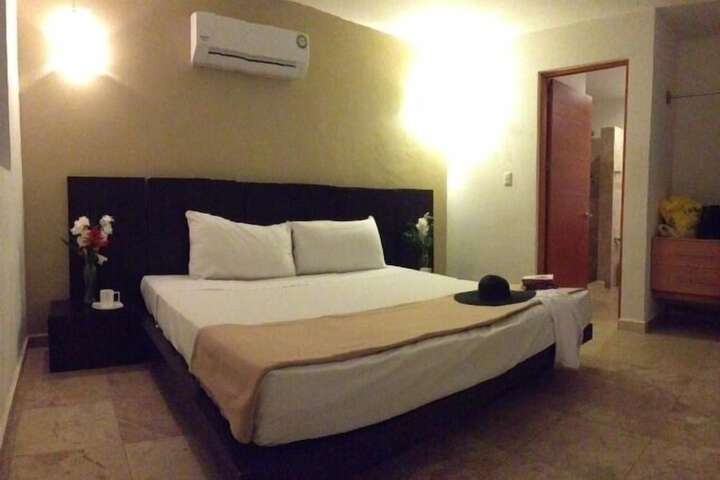 Room 11 of 33