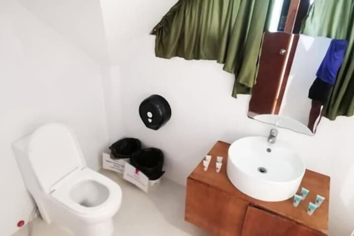 Room 33 of 50
