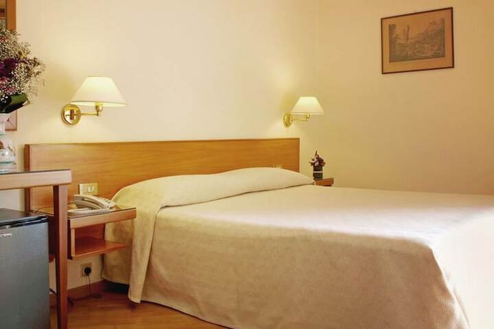 Room 9 of 37