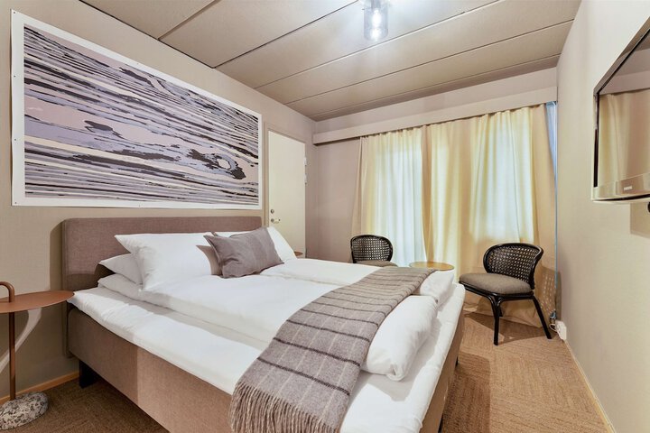 Room 10 of 49