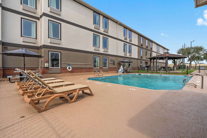 Pool Hotel