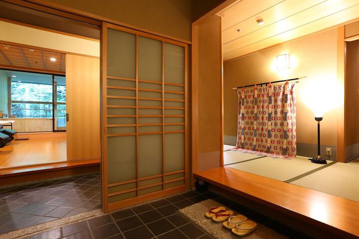 Room 13 of 214