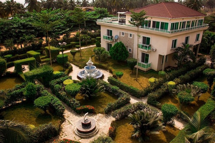 Hotel Exterior 65 of 69