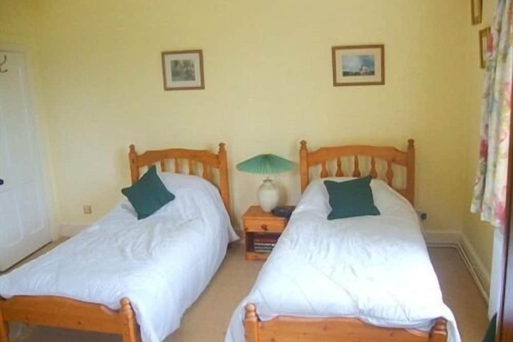 Room 3 of 10