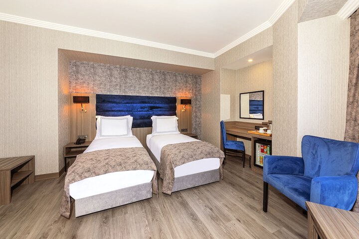 Room 33 of 128
