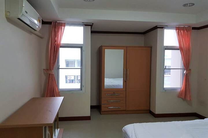 Room 13 of 34