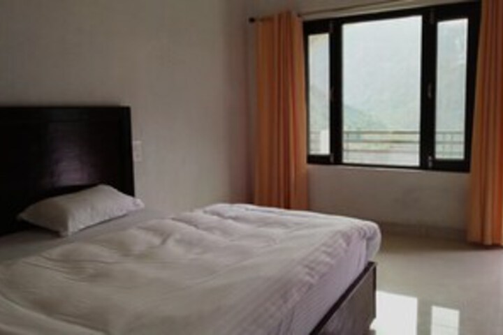 Room 6 of 6