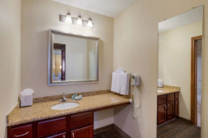 Accessible Suite King Bed Mobility Accessible Bathtb Sofa Bed Fullkt Full Breakfast (14 of 41)