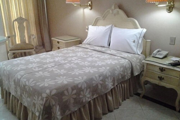 Room 14 of 37