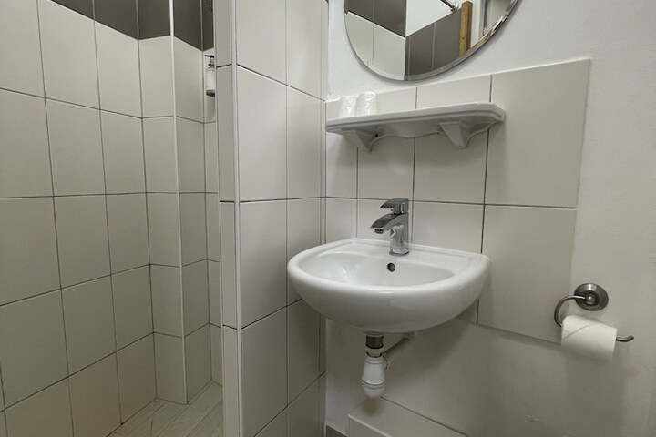 Room 32 of 47