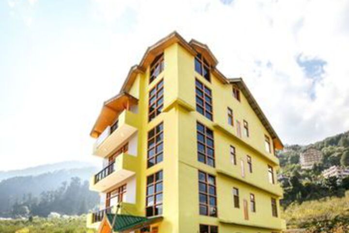 OYO 9995 Manali Plaza