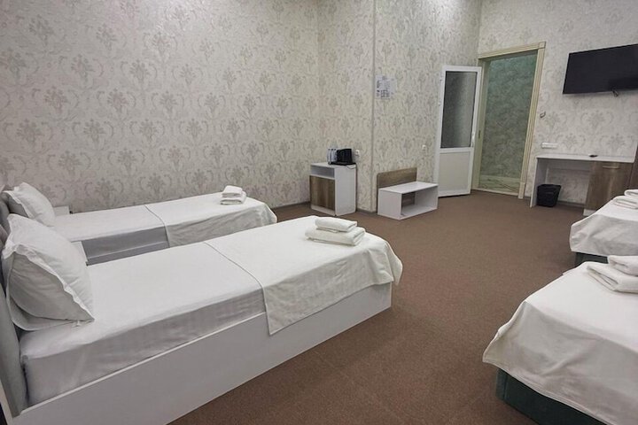 Room 7 of 107