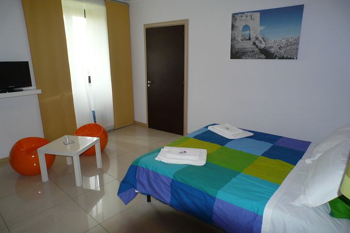 Room 9 of 34