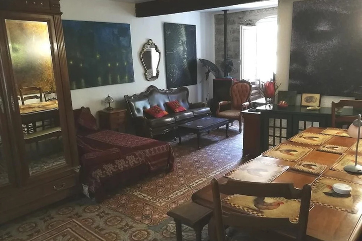 Room 2 of 9