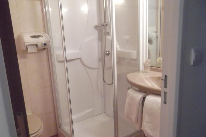 Room 16 of 32