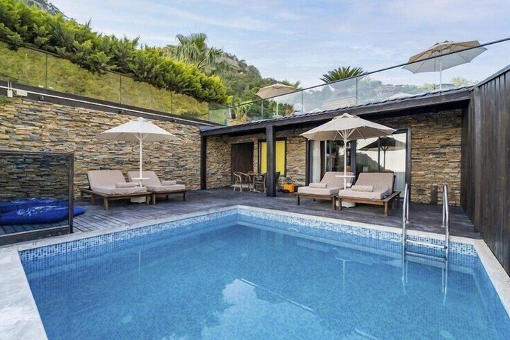 Pool 98 of 169