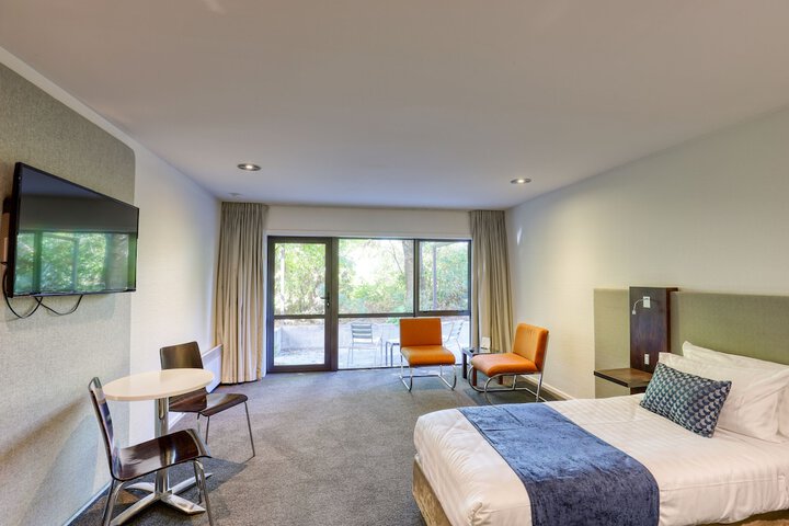 Room 11 of 106