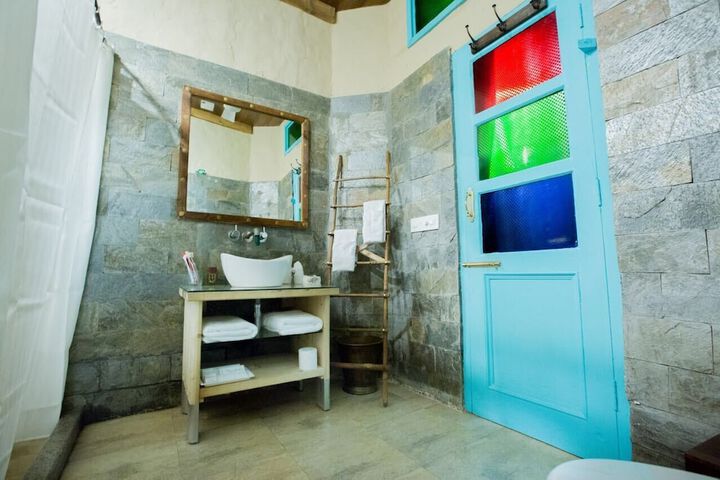 Room 28 of 65
