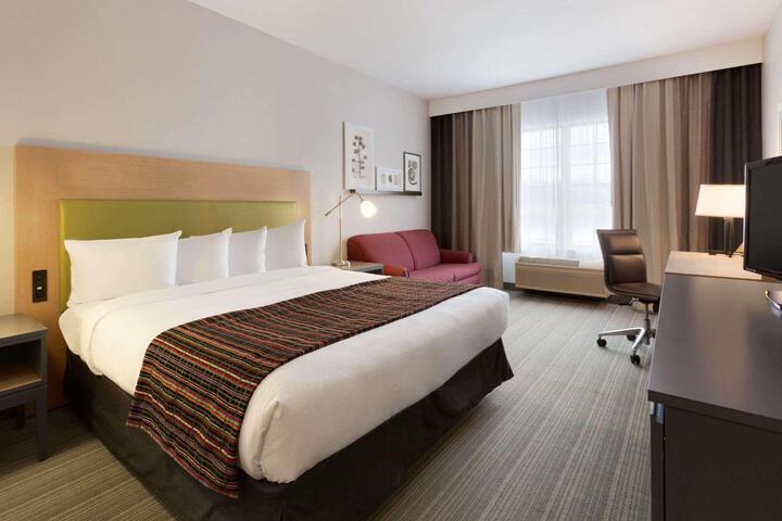 1 King Bed Accessible (6 of 8)