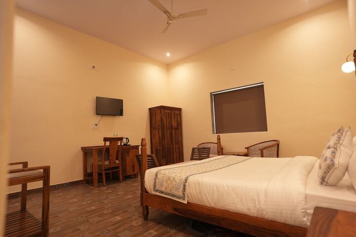 Room 5 of 11