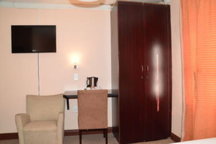 Room 27 of 41