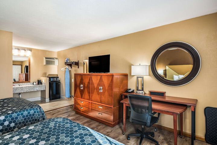 2 Double Beds (6 of 11)