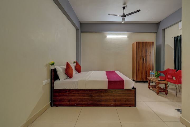Room 4 of 16