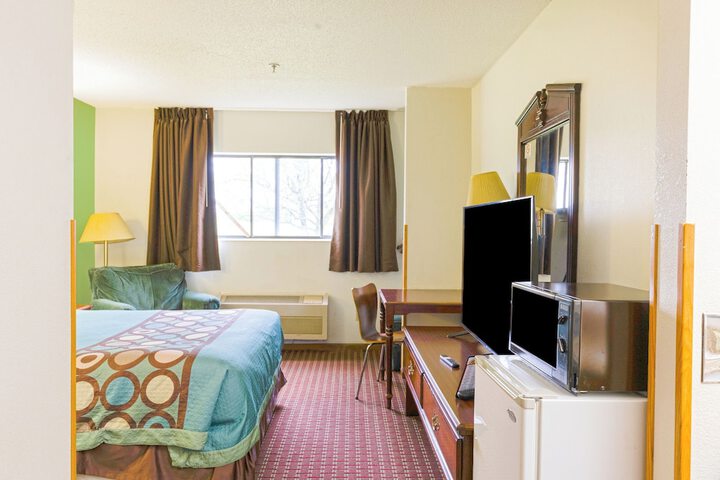 1 Queen Bed (32 of 33)