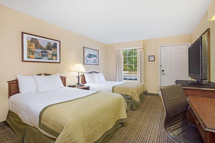 2 Double Beds (3 of 19)