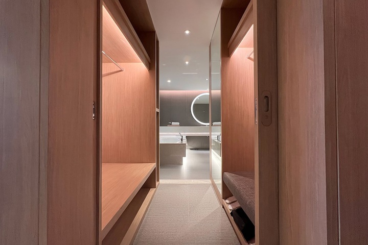 Room 6 of 53