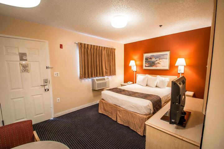 1 Queen Bed Efficiency (6 of 17)