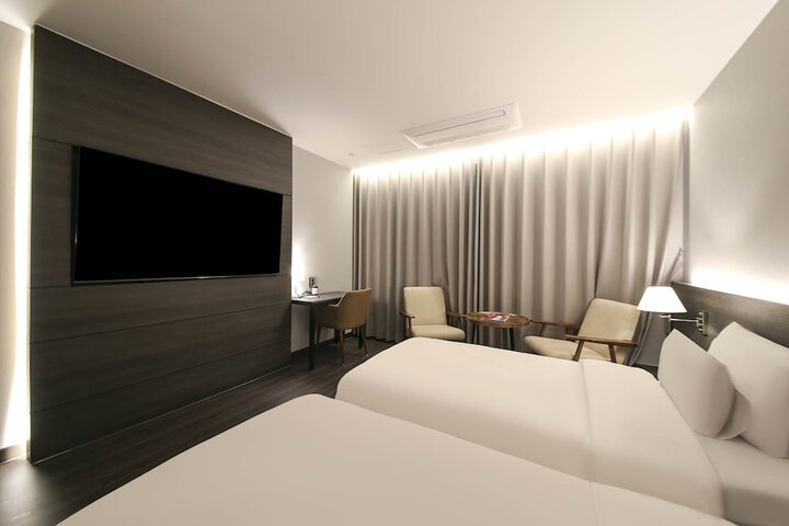 Room 28 of 70