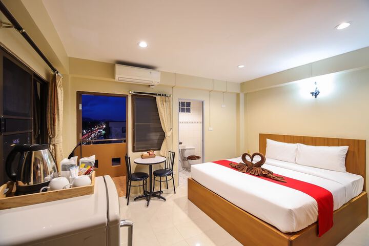 Room 8 of 19