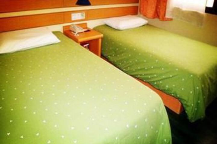 Room 18 of 33