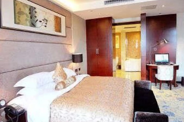 Room 8 of 16