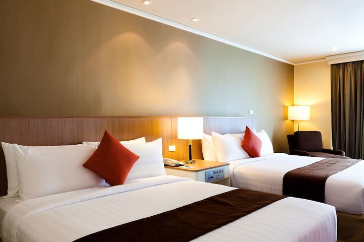 Room 25 of 100