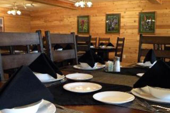 Dining 10 of 13