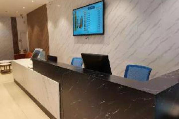 Sunshine Express Hotel(Haikou international trade store)
