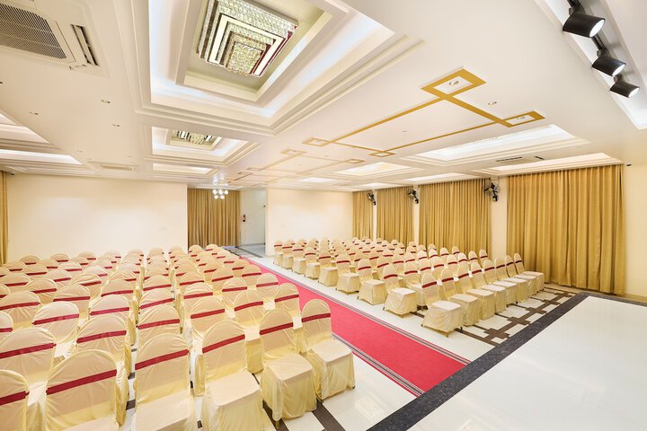 Business Center 16 of 21