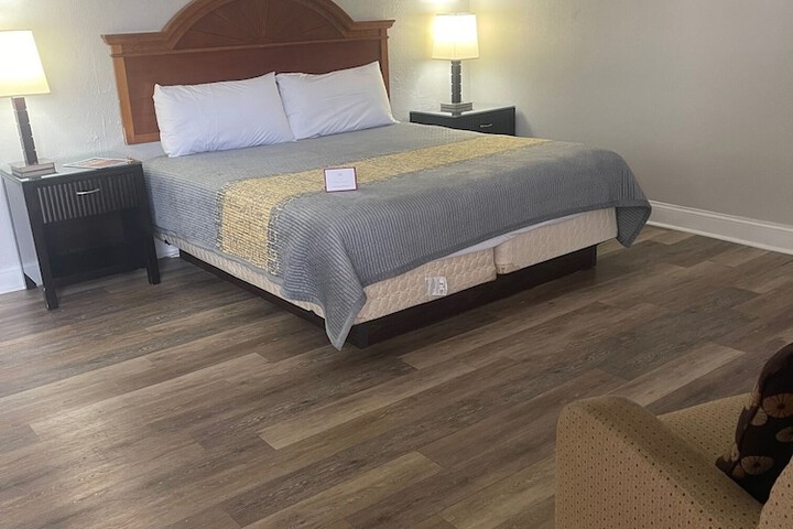 Deluxe Single Queen Bed (15 of 50)